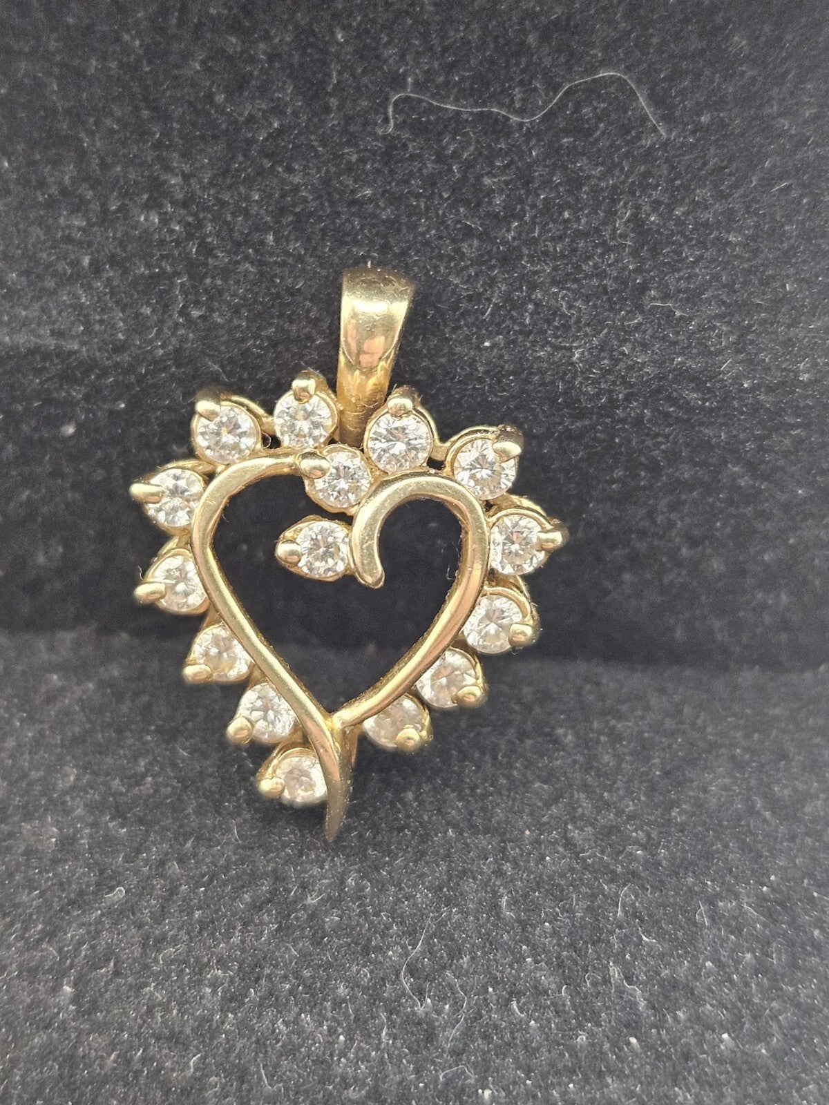 Valentine Natural round diamond 14k Yellow Gold wedding heart Pendant
