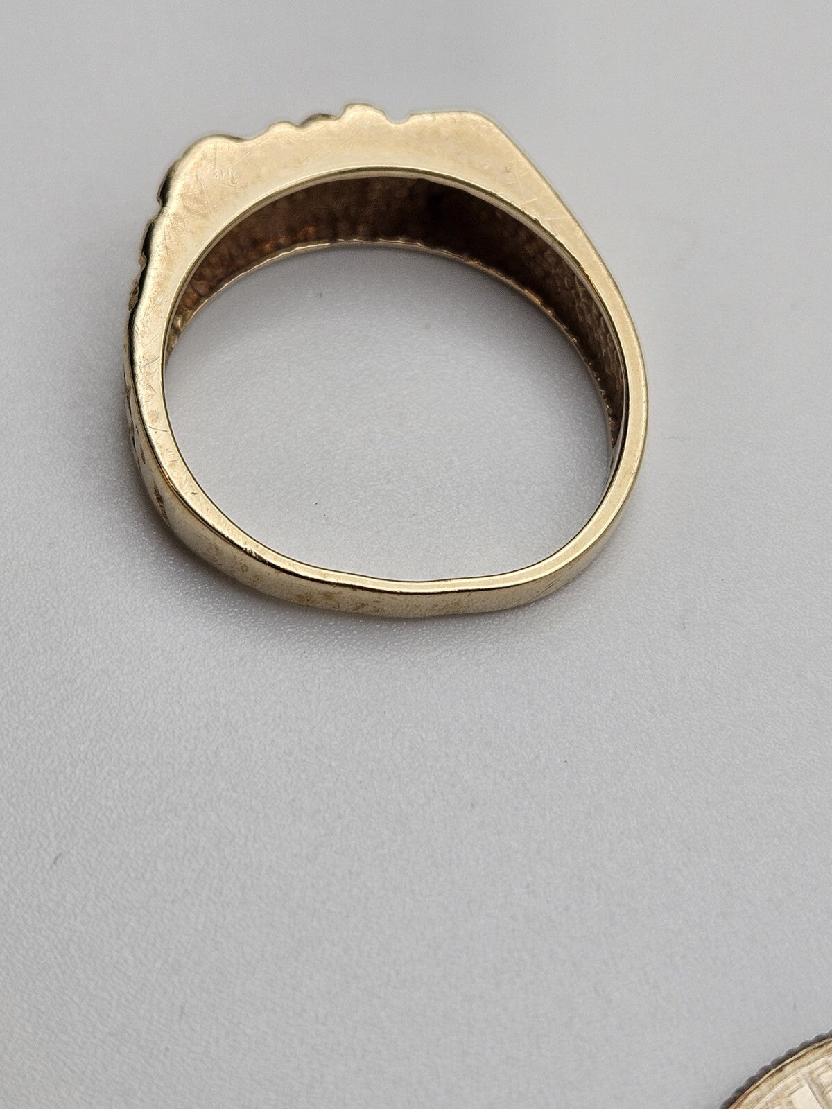 Men’s 10k Gold Nugget And Diamond Ring Size 8.75 4.6 Grams preowned