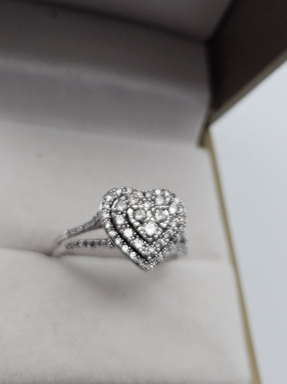 10K White Gold  Diamond Heart Cluster Ring Size 6.5 3 Grams preowned