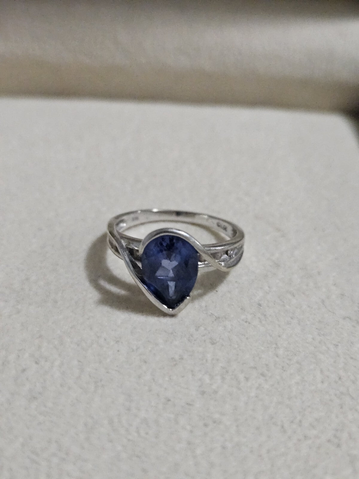 Vintage 10K White Gold Pearshape Blue Stone Ring Jewelery  Size 7 3.1 Grams