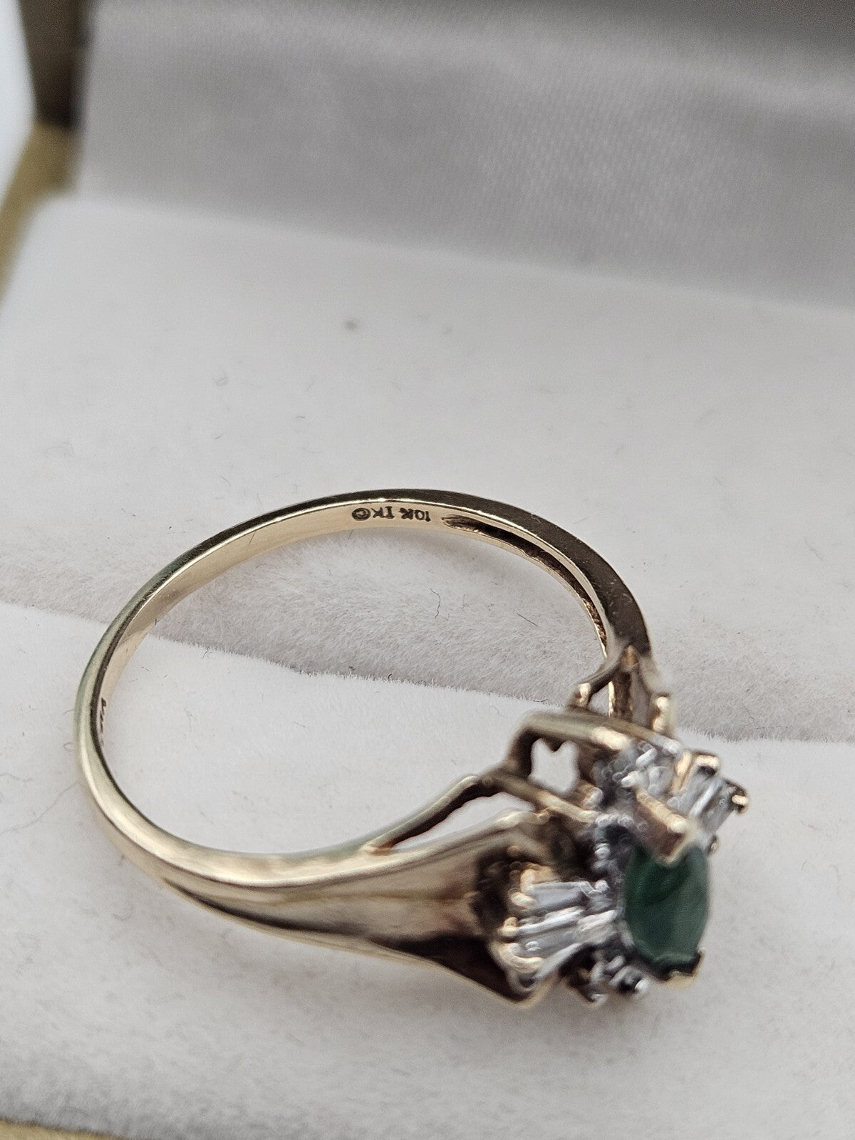 10k Yellow Gold Band Ring Size 7 Prong Set Marquise Green Emerald Diamond vintage preowned