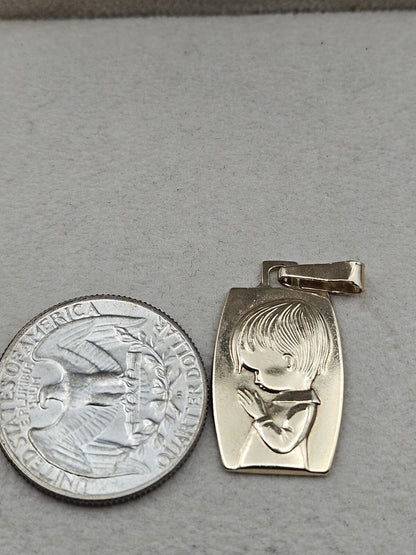 New religious medal for baby Boy 14kt yellow gold Charm 4.8 grs Made In Italy preowned