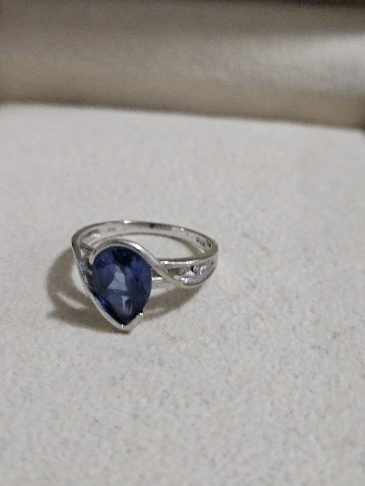Vintage 10K White Gold Pearshape Blue Stone Ring Jewelery  Size 7 3.1 Grams