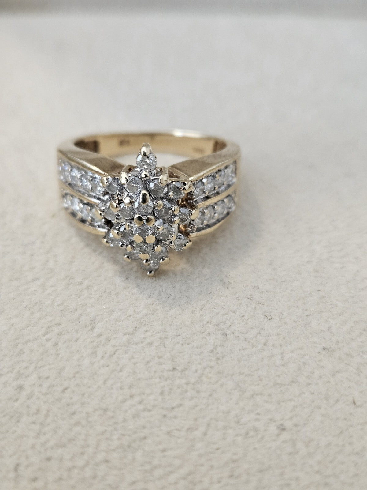 10K Solid Yellow Gold Ring with Round Diamonds Vintage Estate Size 6.5, 5.7 Garm