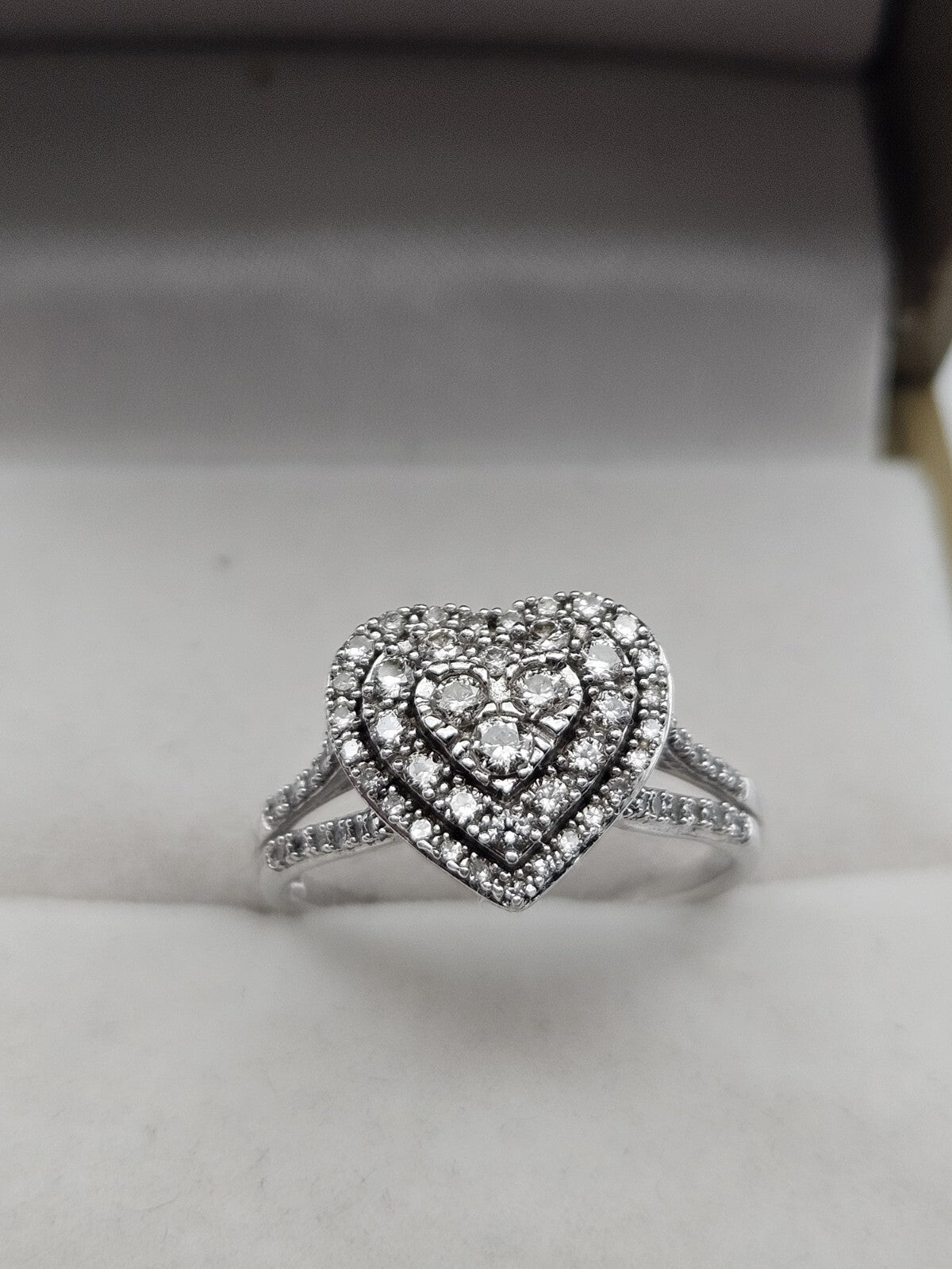 10K White Gold  Diamond Heart Cluster Ring Size 6.5 3 Grams preowned