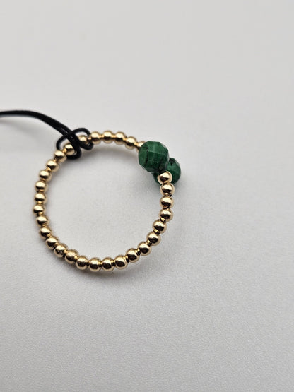 14k ring With Emerald Stone Beads Yellow Gold Size 5 Lightweight