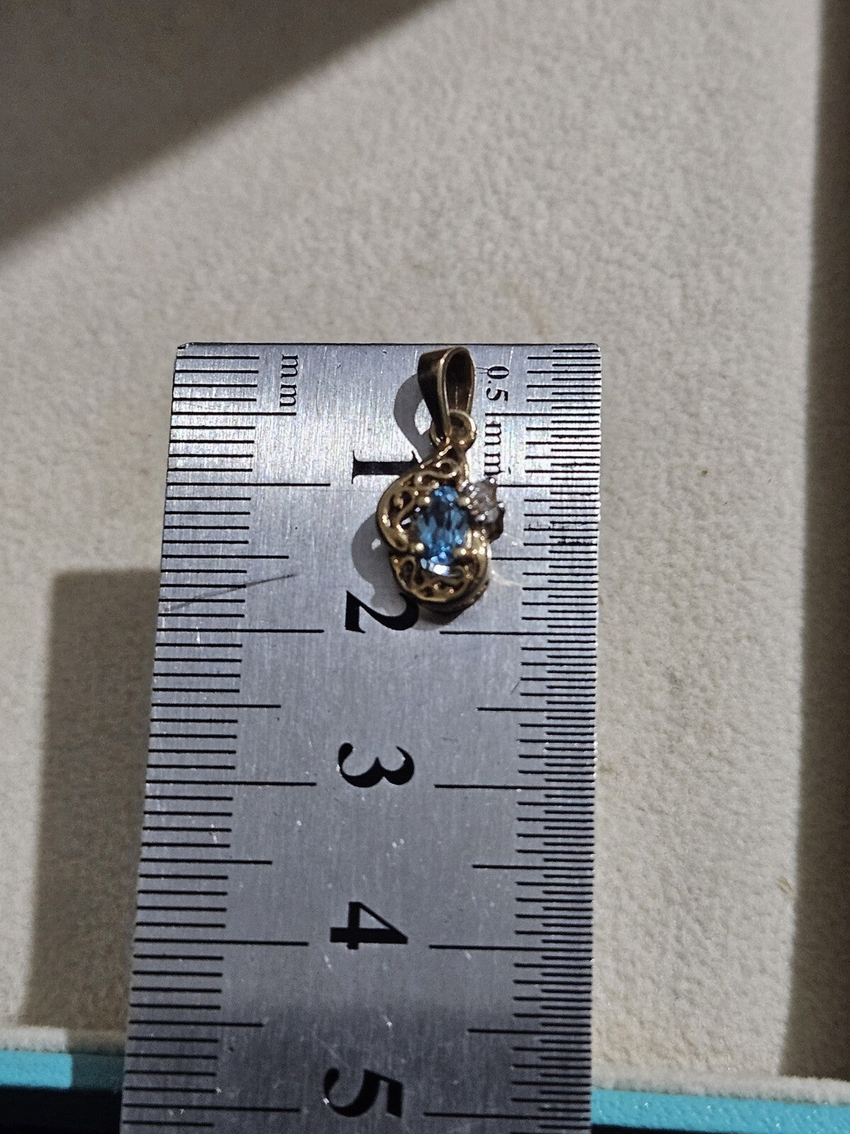 10K Yellow Gold Pendant with Blue Accent  1.3 grams
