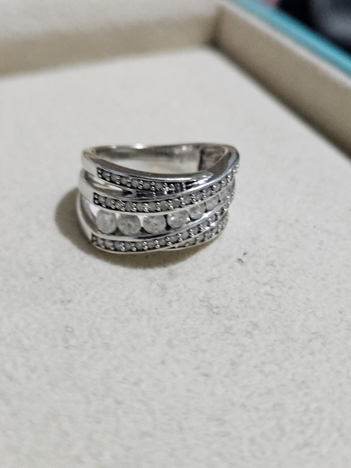 10K White Gold and Natural Diamond Crossover band ring Size 7 women's jewelry preowened