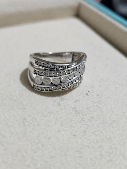 10K White Gold and Natural Diamond Crossover band ring Size 7 women's jewelry preowened