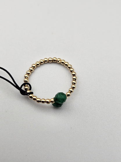 14k ring With Emerald Stone Beads Yellow Gold Size 5 Lightweight