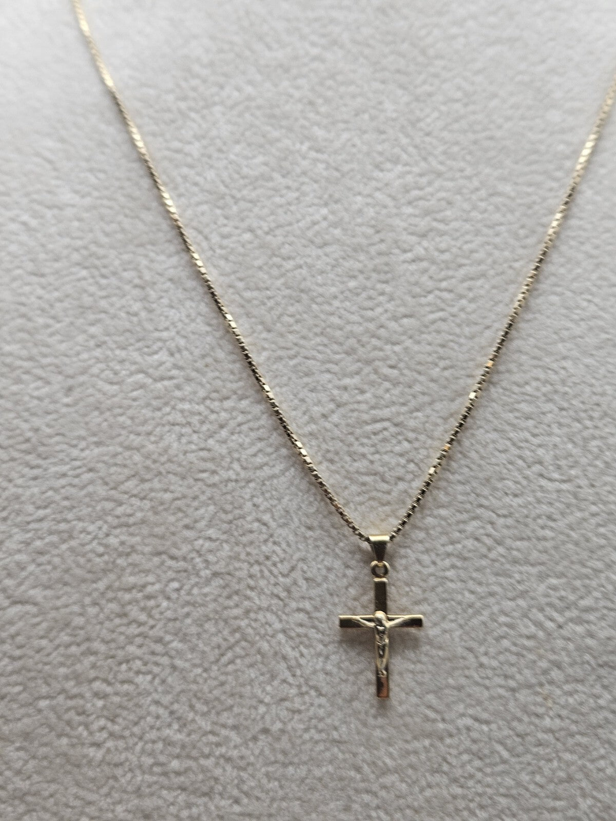 14K yellow gold  dainty chain necklace with cross pendant 21" 4.5 Grams