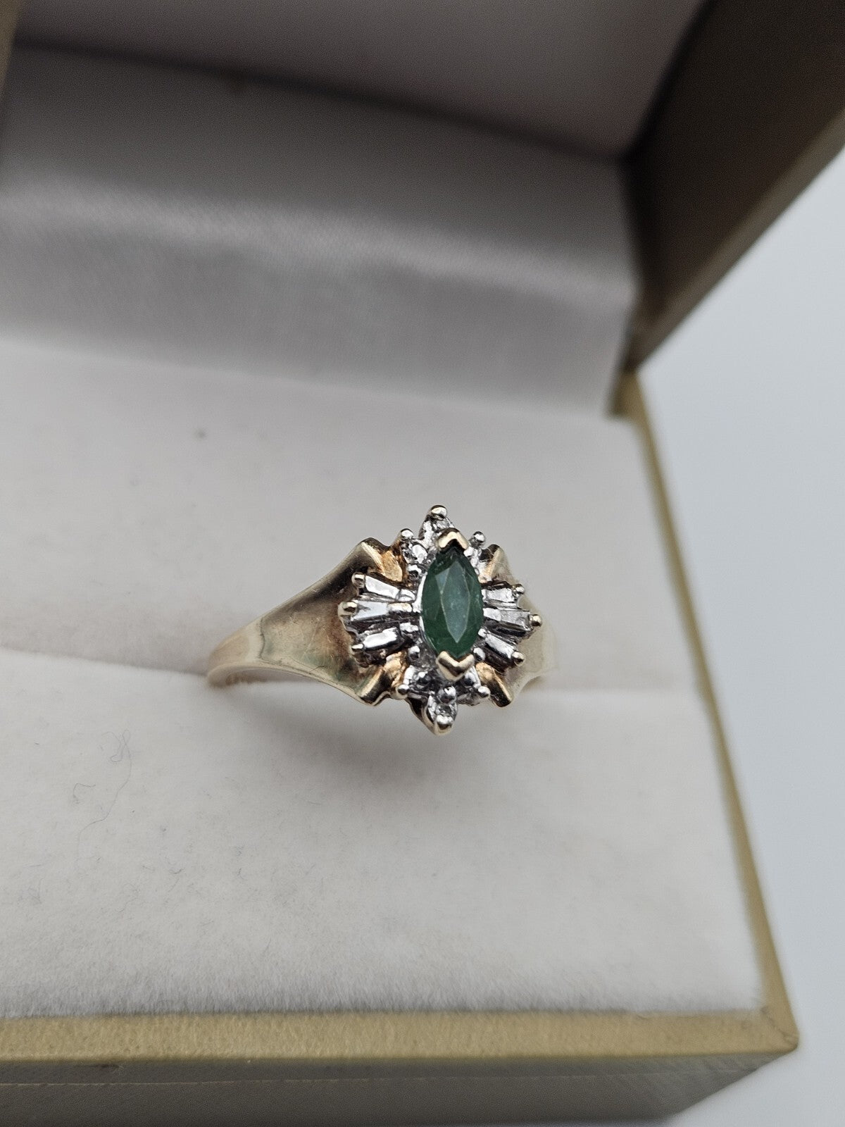 10k Yellow Gold Band Ring Size 7 Prong Set Marquise Green Emerald Diamond vintage preowned