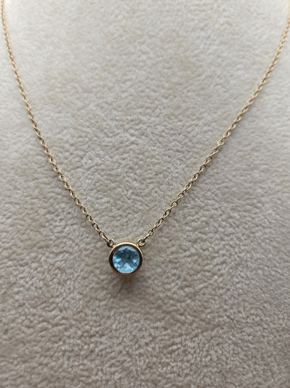 10k gold necklace with pendant blue stone round 2.3 Gr 18 Inches