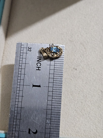 10K Yellow Gold Pendant with Blue Accent  1.3 grams
