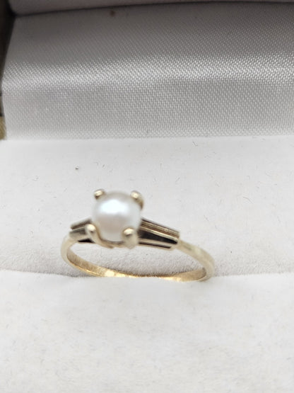 10K Yellow gold solitaire rind pearl gemstone 1 .8 GRAMS SIZE 6 vintage