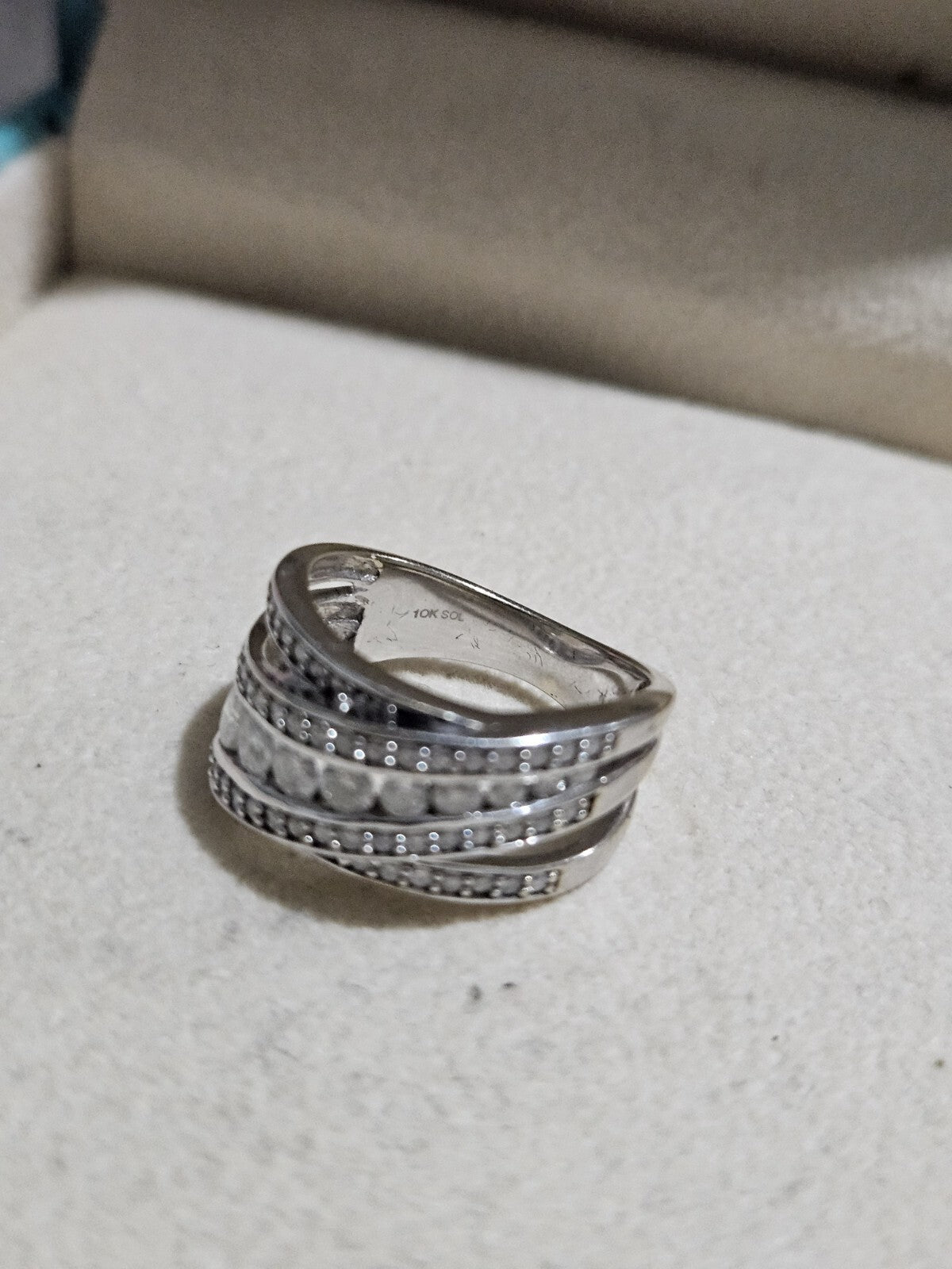 10K White Gold and Natural Diamond Crossover band ring Size 7 women's jewelry preowened