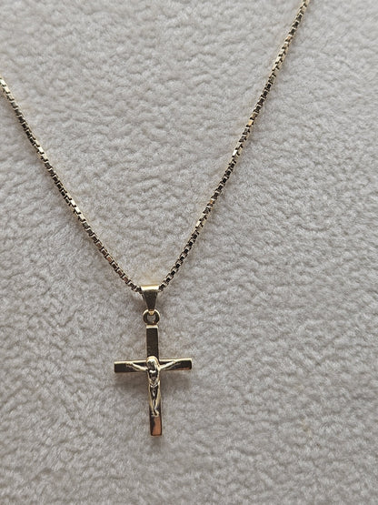 14K yellow gold  dainty chain necklace with cross pendant 21" 4.5 Grams