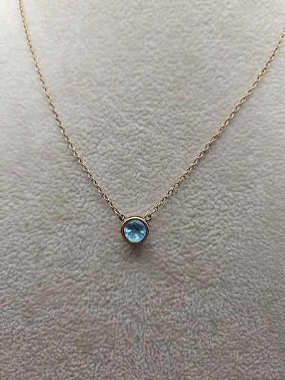 10k gold necklace with pendant blue stone round 2.3 Gr 18 Inches