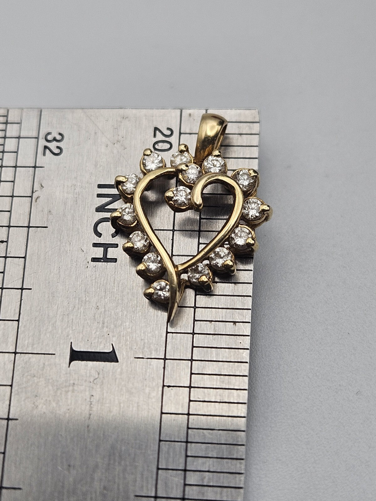 Valentine Natural round diamond 14k Yellow Gold wedding heart Pendant