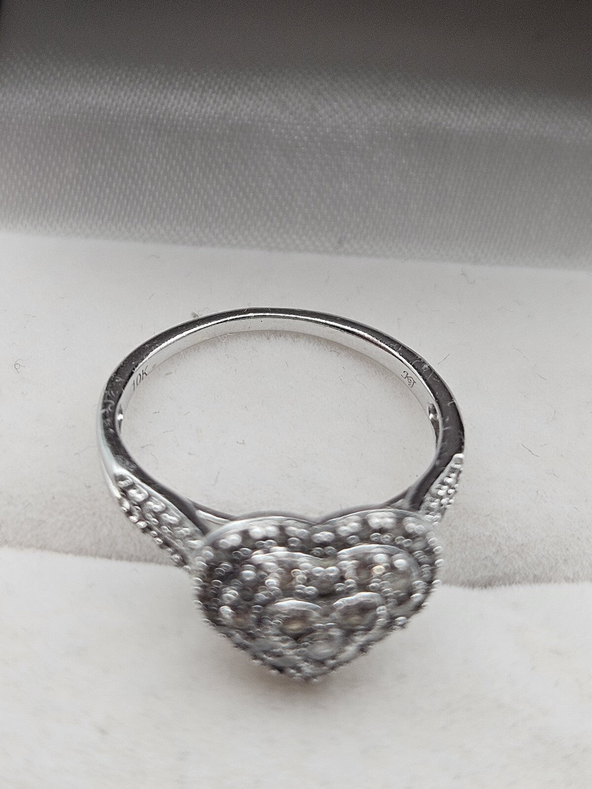 10K White Gold  Diamond Heart Cluster Ring Size 6.5 3 Grams preowned