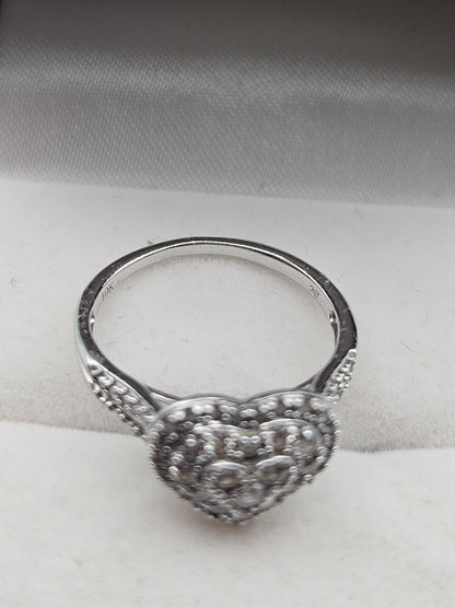 10K White Gold  Diamond Heart Cluster Ring Size 6.5 3 Grams preowned