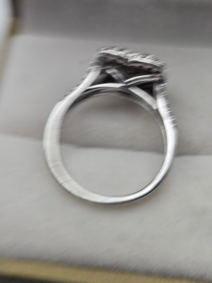 10K White Gold  Diamond Heart Cluster Ring Size 6.5 3 Grams preowned