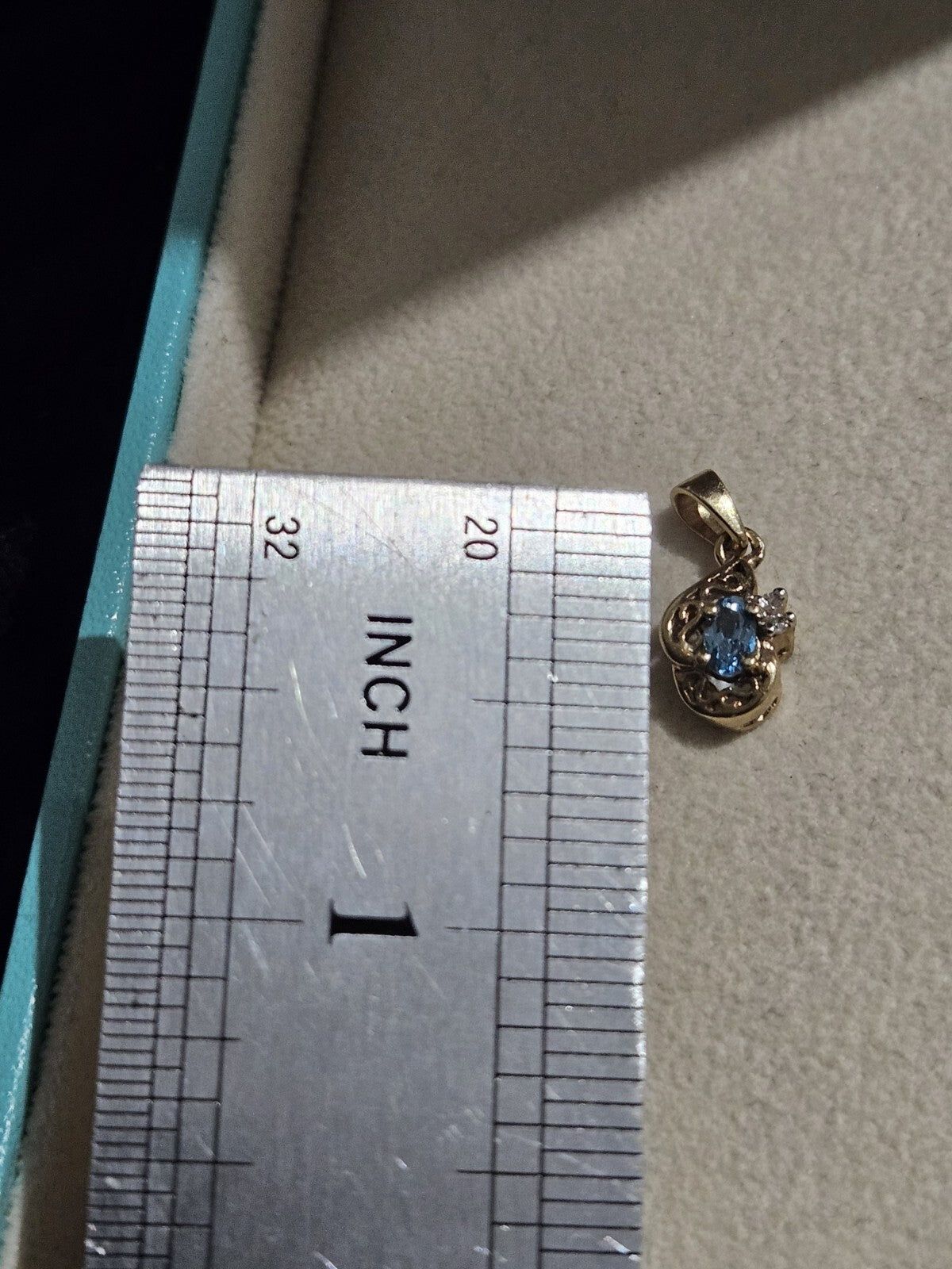 10K Yellow Gold Pendant with Blue Accent  1.3 grams