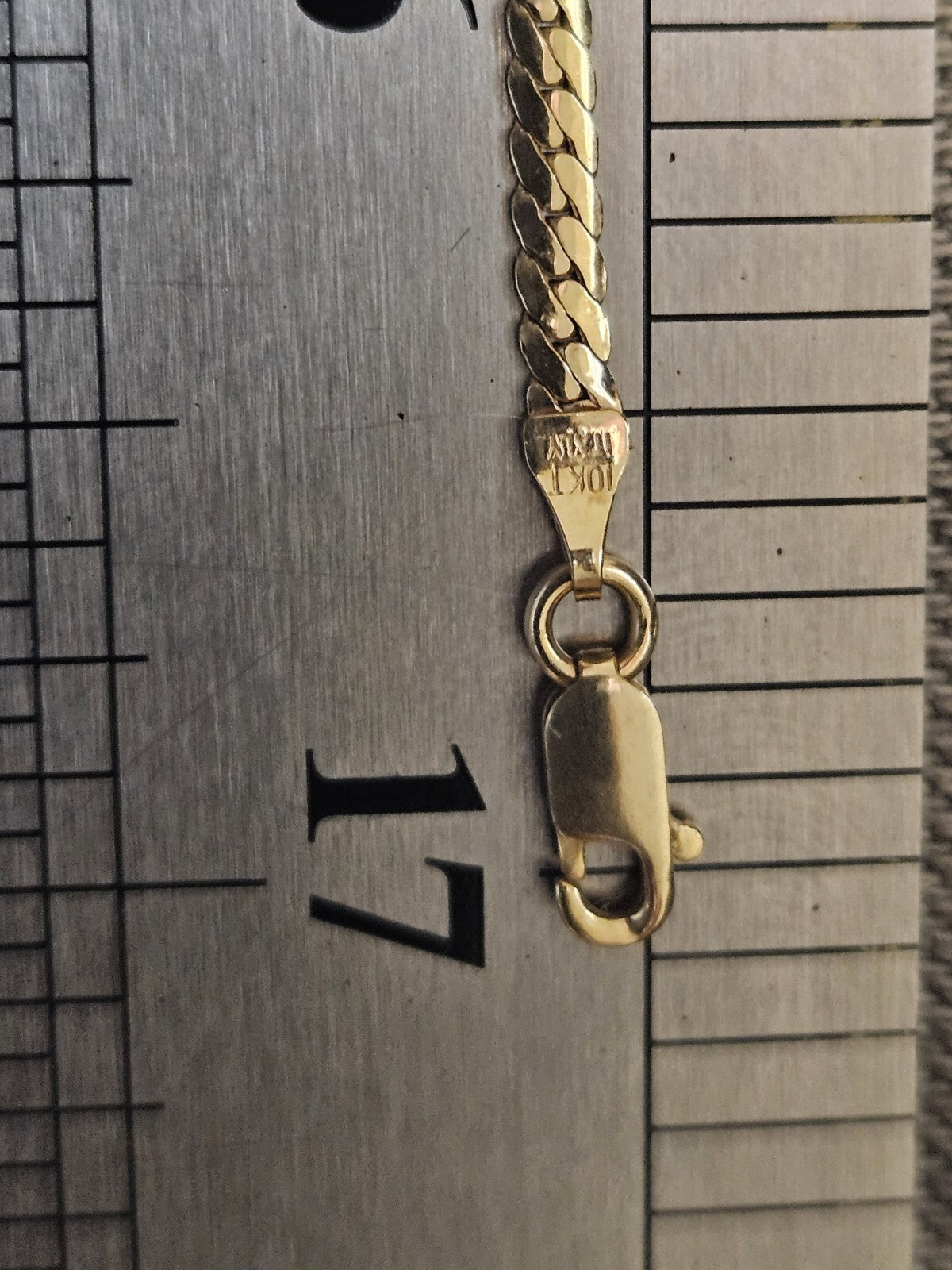 10k Gold Diamond Encrusted V Station Necklace 17in preowened