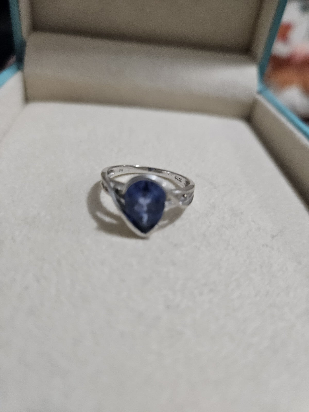 Vintage 10K White Gold Pearshape Blue Stone Ring Jewelery  Size 7 3.1 Grams