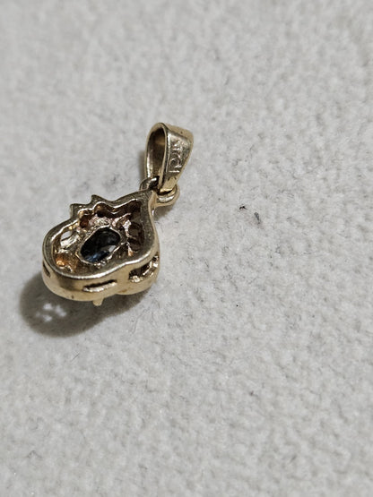 10K Yellow Gold Pendant with Blue Accent  1.3 grams