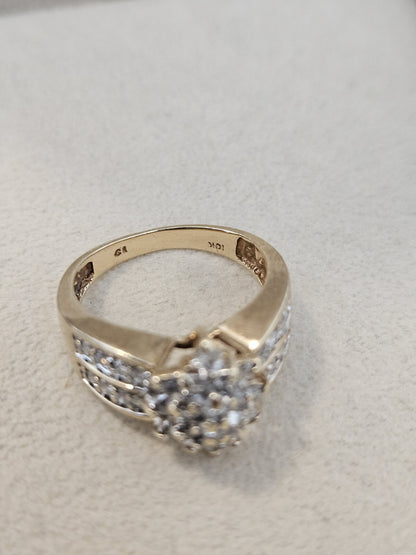 10K Solid Yellow Gold Ring with Round Diamonds Vintage Estate Size 6.5, 5.7 Garm