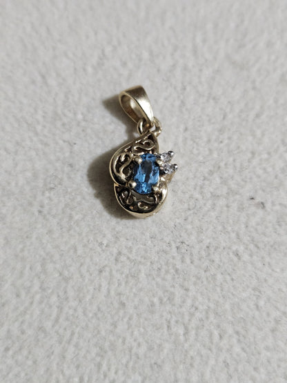 10K Yellow Gold Pendant with Blue Accent  1.3 grams