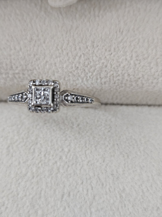10K Gold Ring Size 8 Natural Diamond Stones  4 Princess Cut And Round 2.3 Grams