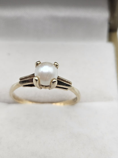 10K Yellow gold solitaire rind pearl gemstone 1 .8 GRAMS SIZE 6 vintage