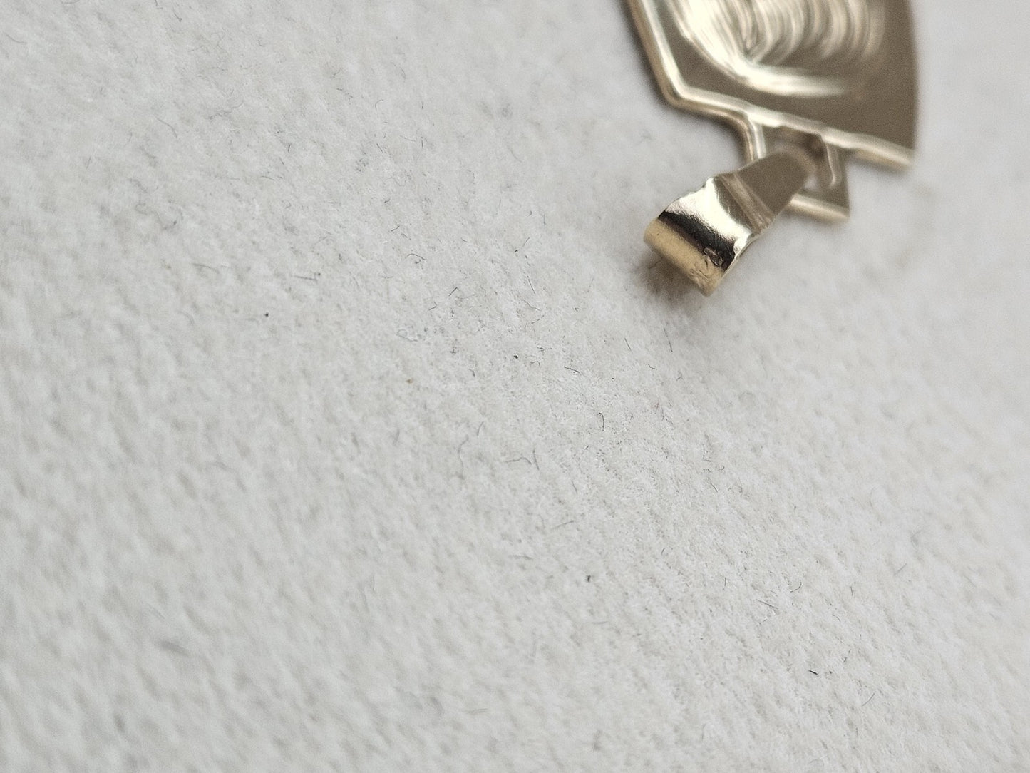 New religious medal for baby Boy 14kt yellow gold Charm 4.8 grs Made In Italy preowned
