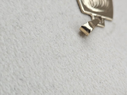 New religious medal for baby Boy 14kt yellow gold Charm 4.8 grs Made In Italy preowned