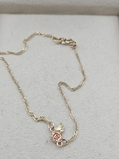 Ladies 14k Two-Tone Single Rose Bracelet Size 9.4" 1.5 Grams vintage