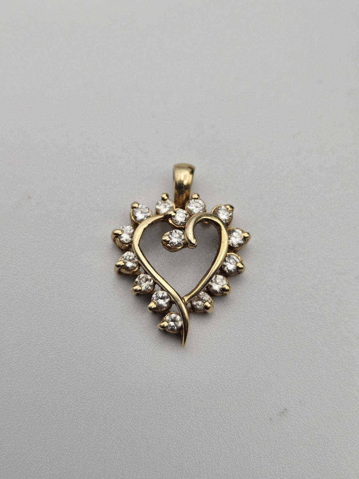 Valentine Natural round diamond 14k Yellow Gold wedding heart Pendant