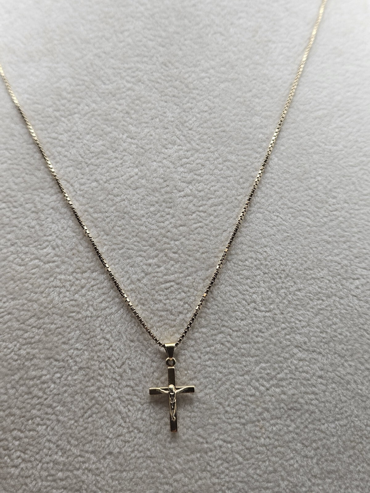 14K yellow gold  dainty chain necklace with cross pendant 21" 4.5 Grams