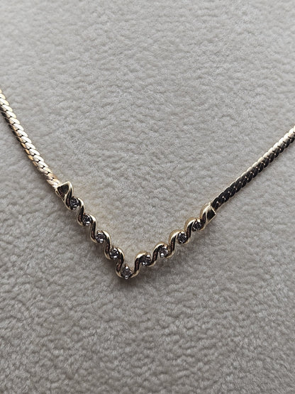 10k Gold Diamond Encrusted V Station Necklace 17in preowened