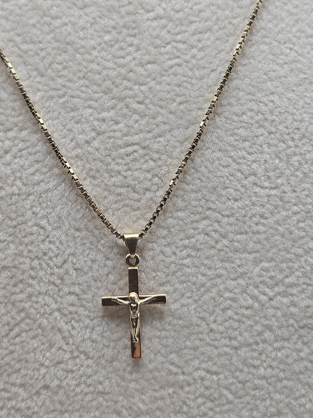 14K yellow gold  dainty chain necklace with cross pendant 21" 4.5 Grams