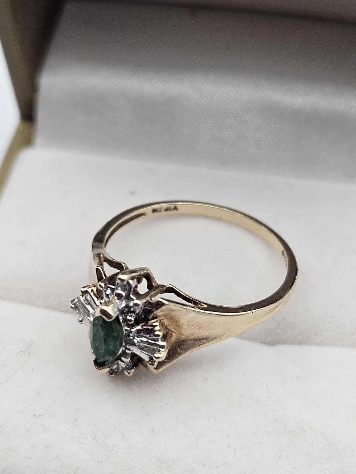 10k Yellow Gold Band Ring Size 7 Prong Set Marquise Green Emerald Diamond vintage preowned