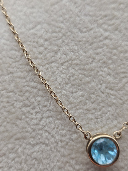10k gold necklace with pendant blue stone round 2.3 Gr 18 Inches