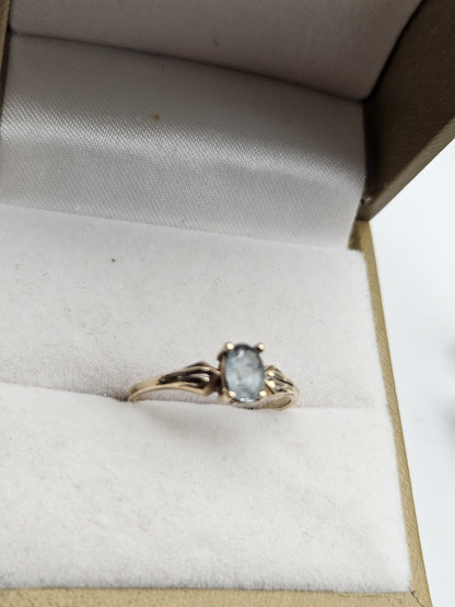 10k Yellow Gold Aquamarine Oval Solitaire Ring Size 5.5 vintage