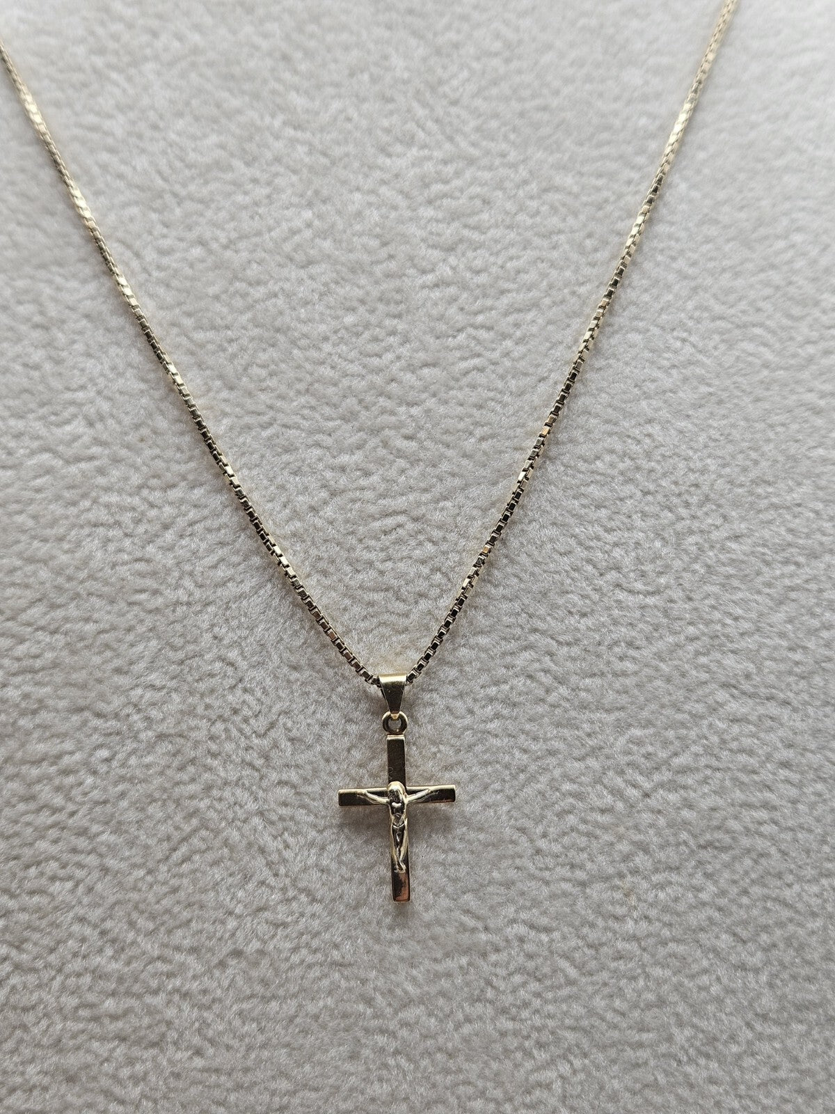 14K yellow gold  dainty chain necklace with cross pendant 21" 4.5 Grams