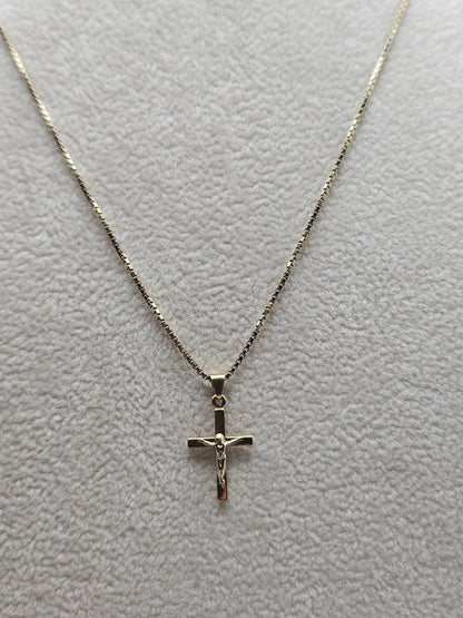14K yellow gold  dainty chain necklace with cross pendant 21" 4.5 Grams
