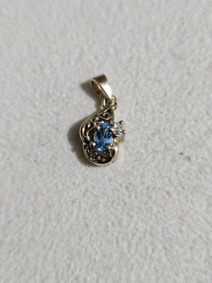 10K Yellow Gold Pendant with Blue Accent  1.3 grams