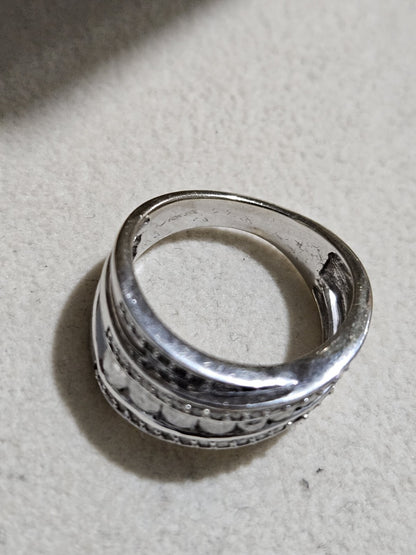 10K White Gold and Natural Diamond Crossover band ring Size 7 women's jewelry preowened