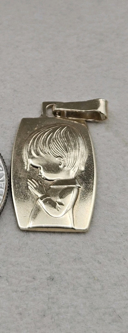 New religious medal for baby Boy 14kt yellow gold Charm 4.8 grs Made In Italy preowned