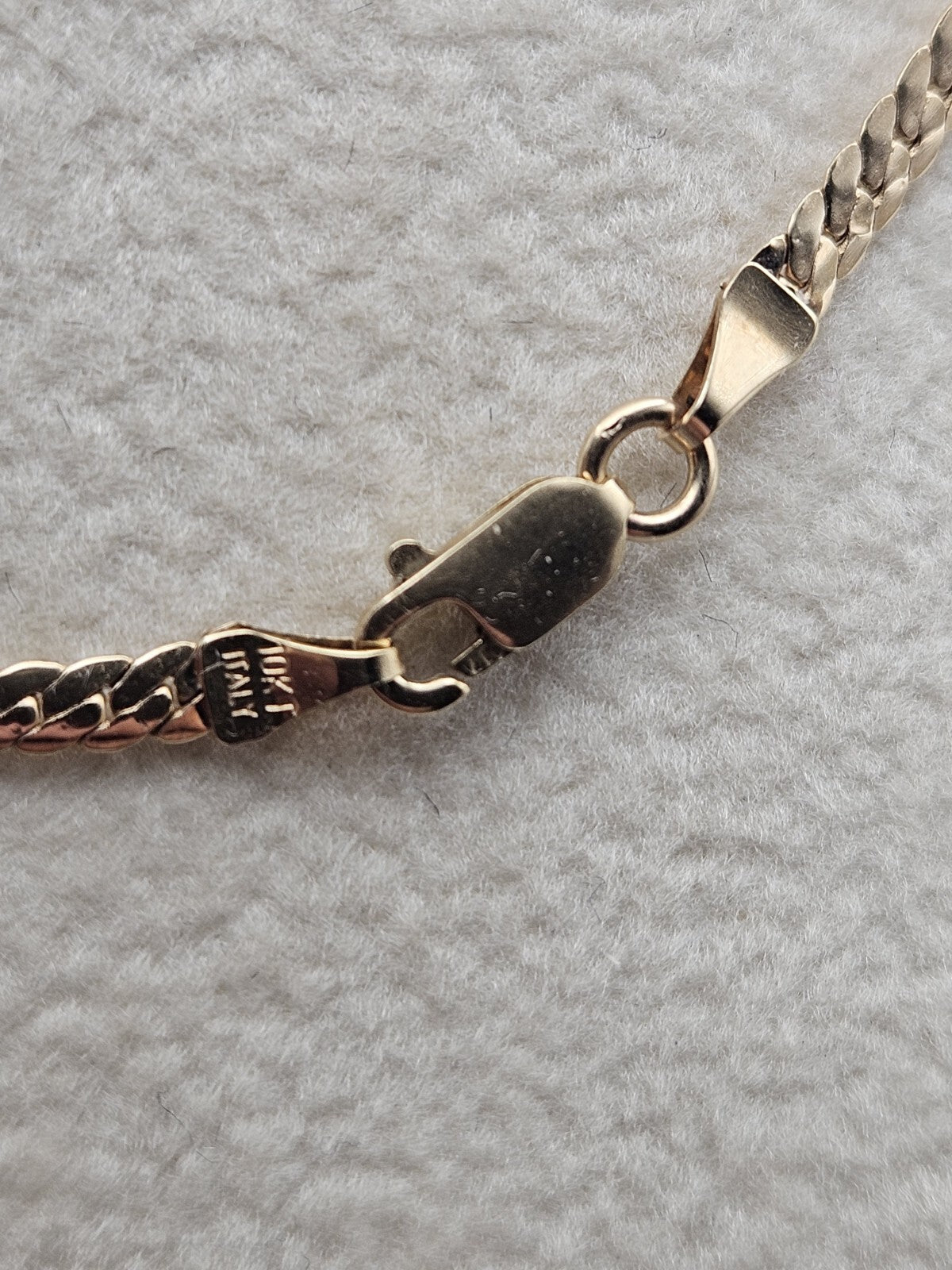10k Gold Diamond Encrusted V Station Necklace 17in preowened